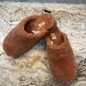 UGG Fuzzy Slip-On Clog Slippers in Chestnut Brown